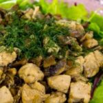 Куриная грудка с шампиньонами